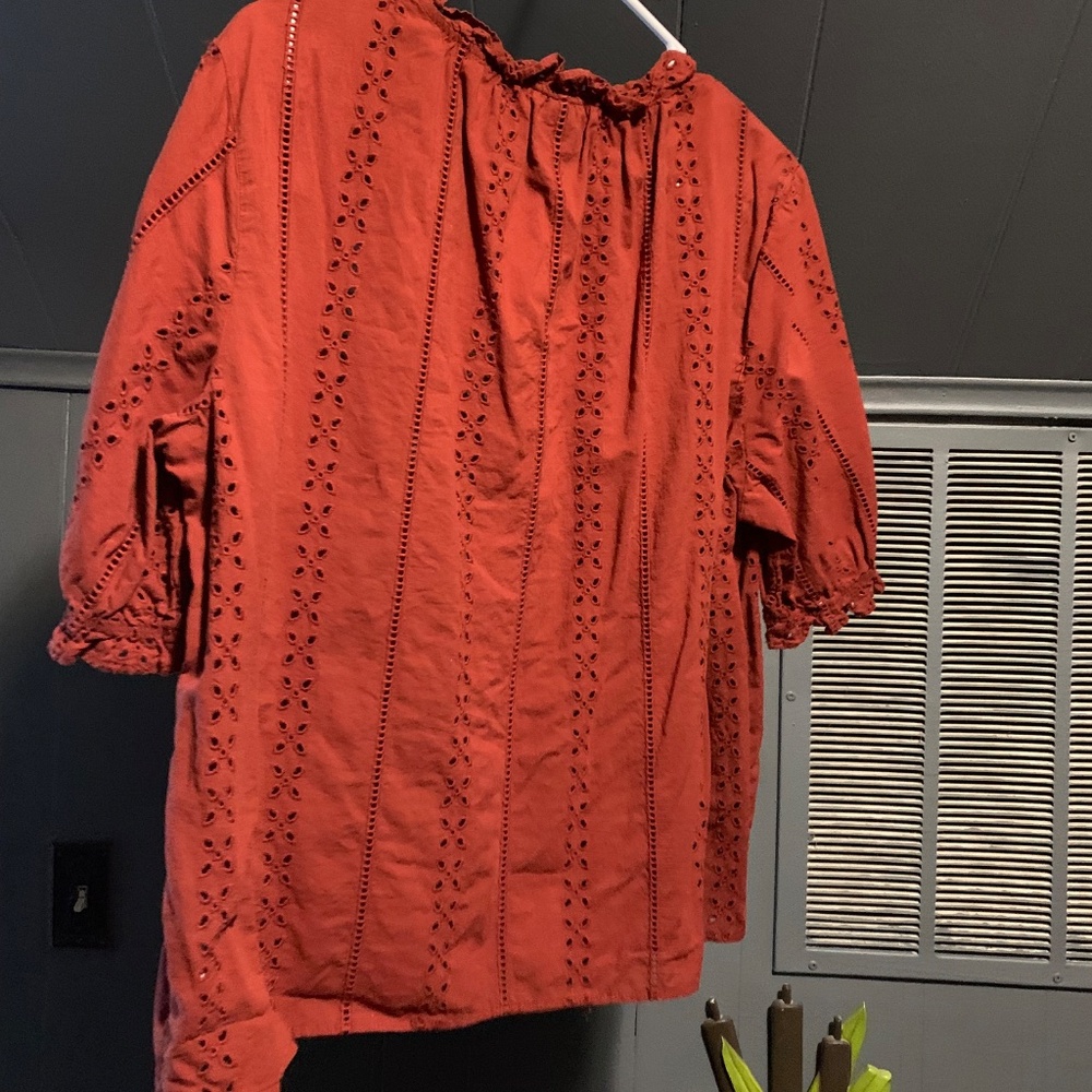 Universal Thread top - Picture 2 of 4